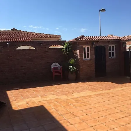 Calle Niza 托雷莫利诺斯